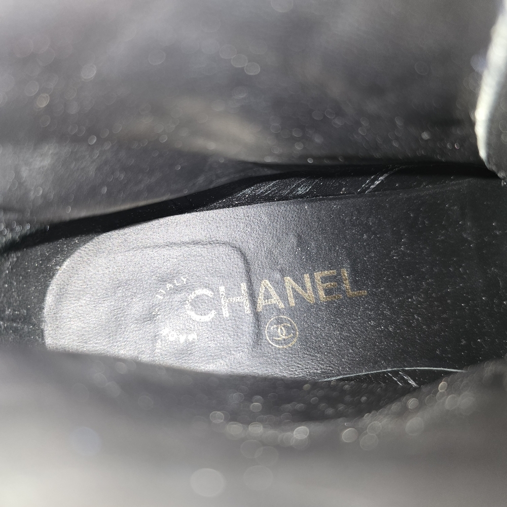 🔥RARE🔥 Chanel CC Velvet Boots - Picture 8 of 13